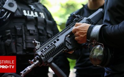 Revoltă la Mizil: Localnici furioși au atacat o mașină a Poliției, cu muzica la maxim pe stradă