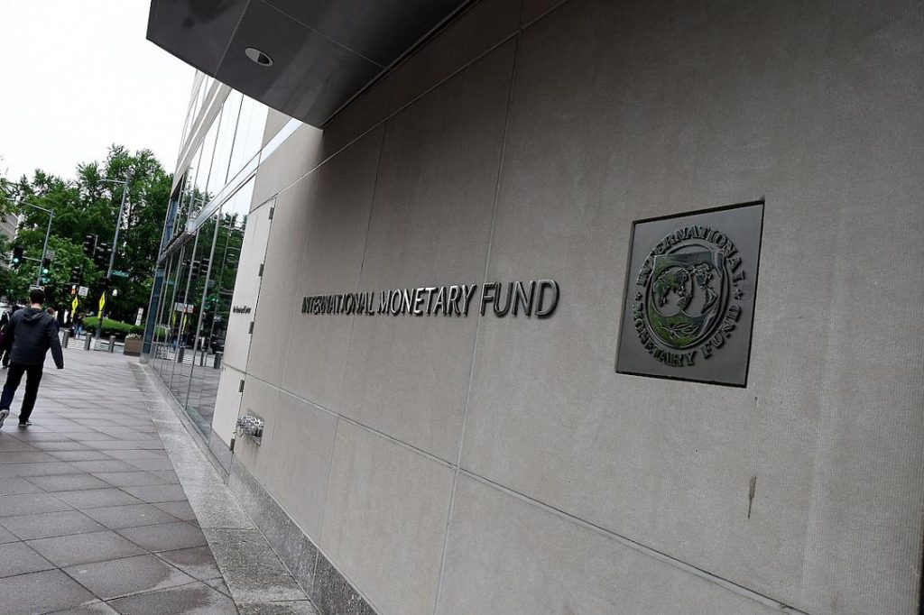 FMI înjumătățește estimările de creștere economică a României pentru 2026
