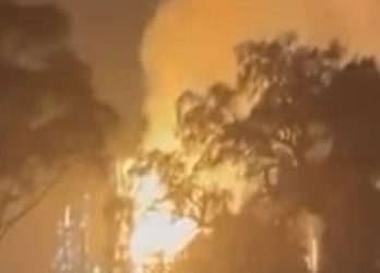 Incendiu violent la o rafinărie din AUSTRALIA: Flăcări uriașe, pagube majore