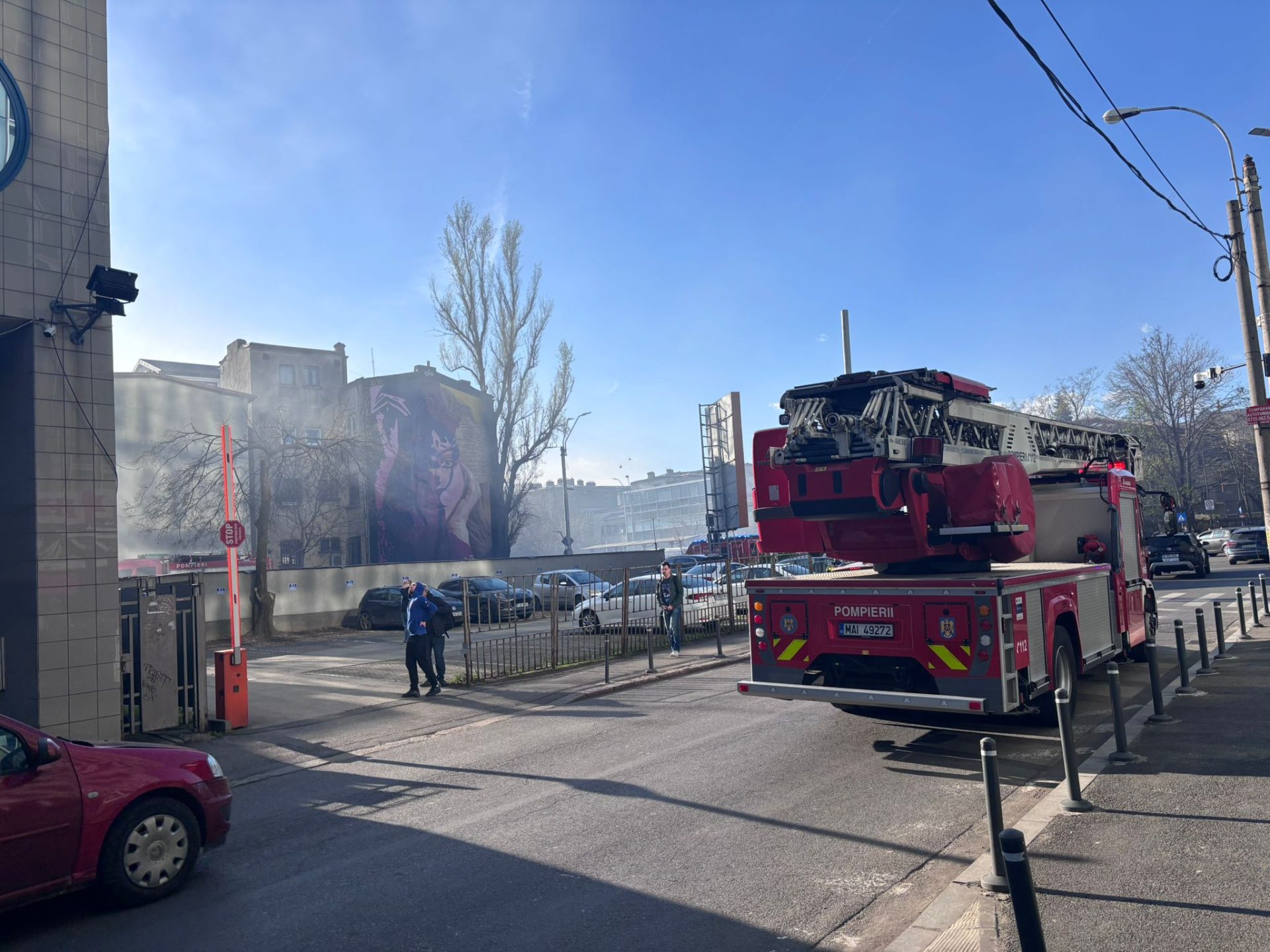 Incendiu pe Bulevardul Iancu de Hunedoara, intervenție rapidă a forțelor de muncă Un incendiu izbucnit pe Bulevardul Iancu de Hunedoara din București a fost lichidat după mai multe ore de intervenție, fără a fi înregistrate victime, conform surselor oficiale