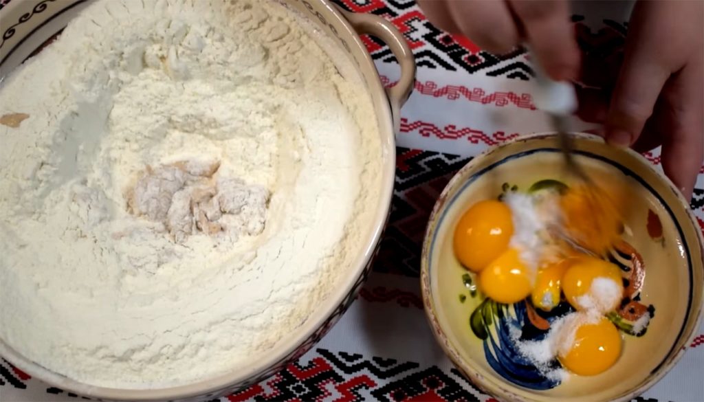 Cozonacul, simbol tradițional al sărbătorilor românești, rămâne pentru mulți o provocare culinară