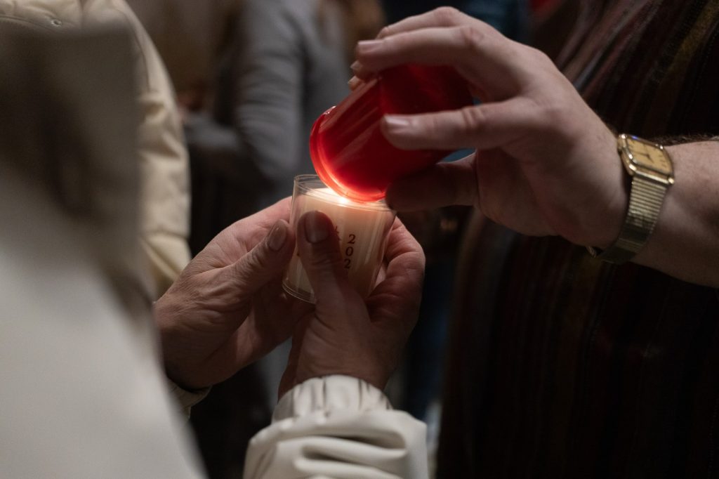 Sâmbăta Mare: Tradiții și obiceiuri pentru Noaptea de Înviere în România