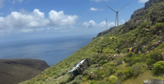 Autobuz cu britanici, prăbușit în Canare: Un mort și 27 de răniți