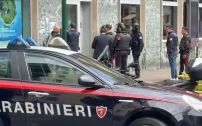 Jaf armat cu ostatici la Napoli: Bandiții au scăpat de Carabinieri