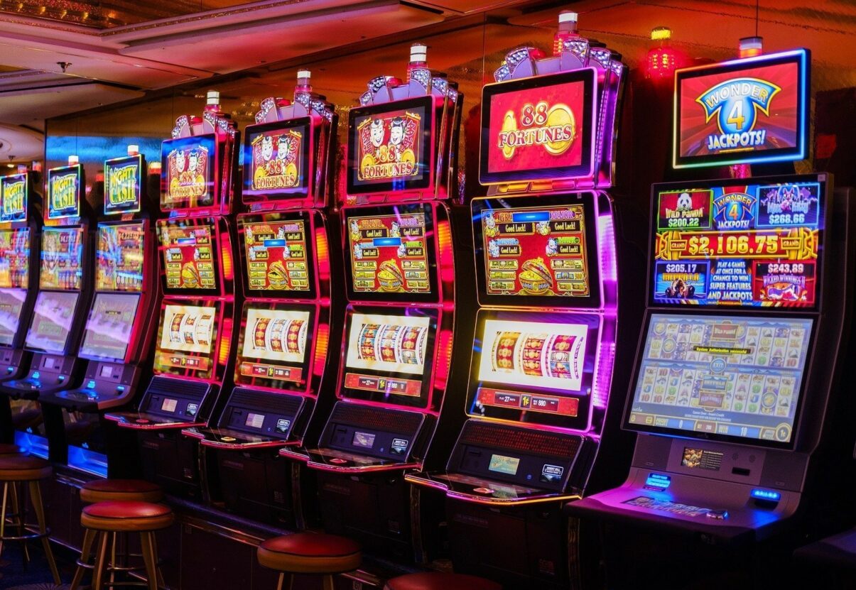 Potrivit unui anunț recent făcut de Primăria Brașov, regulamentul referitor la funcționarea sălilor de jocuri de noroc urmează să sufere modificări importante în oraș