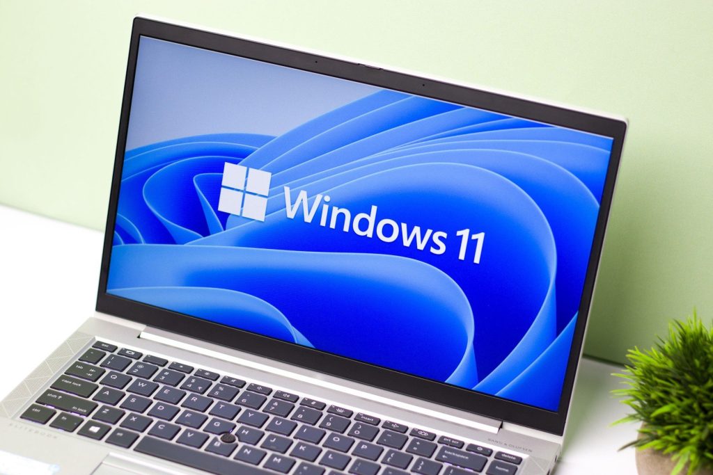 Microsoft amână eliminarea completă a Control Panel în Windows, preferând o tranziție lentă și precaută către noua aplicație Settings, pentru a evita problemele de compatibilitate