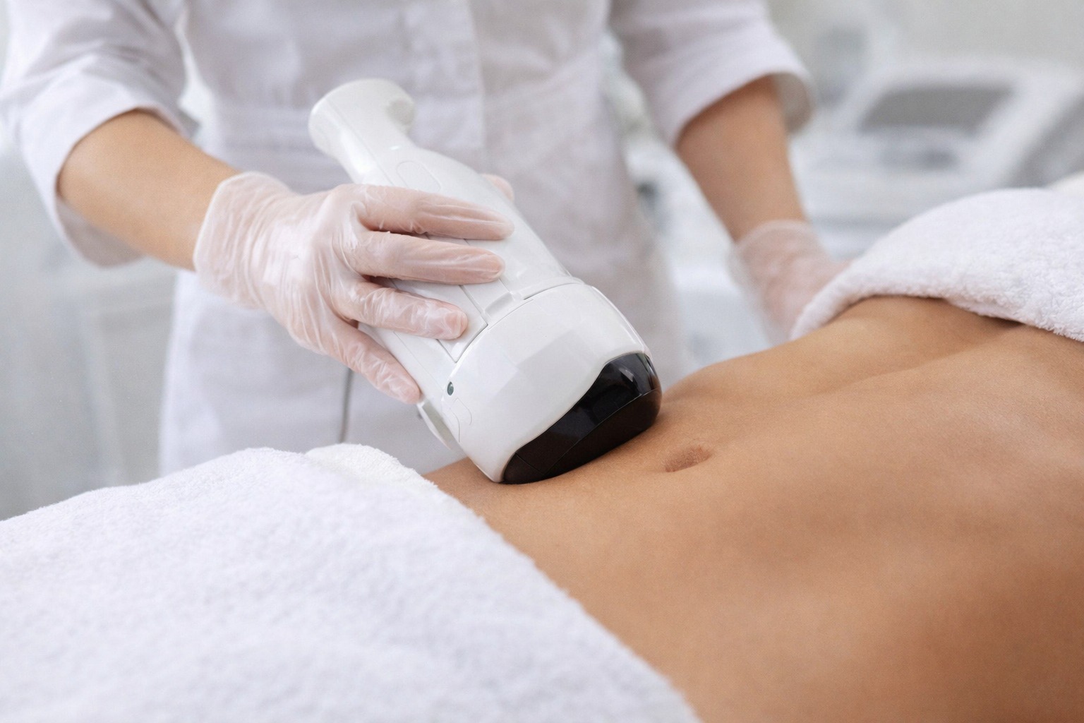 Liposucția nechirurgicală Liposonix devine realitate clinică Reducerea grăsimii localizate fără bisturiu și anestezie devine o soluție accesibilă și sigură pentru persoanele interesate de conturarea corpului