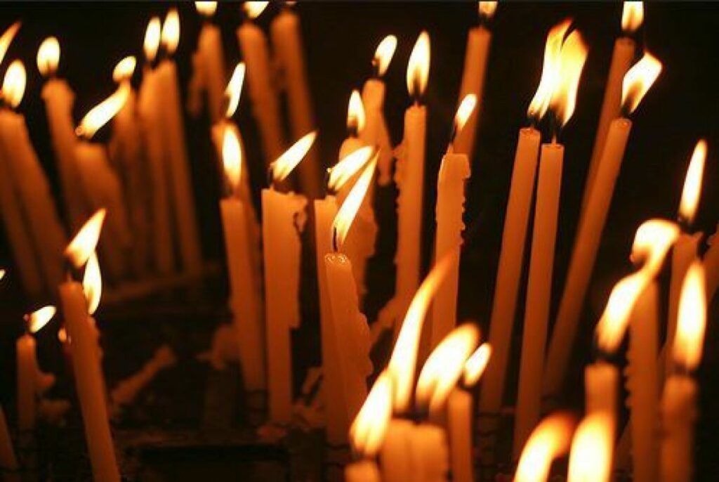 Joia Mare, o zi încărcată de semnificații religioase și tradiții populare, adună an de an credincioșii în biserici și în case, pregătind sufletește și fizic Sărbătorile Pascale