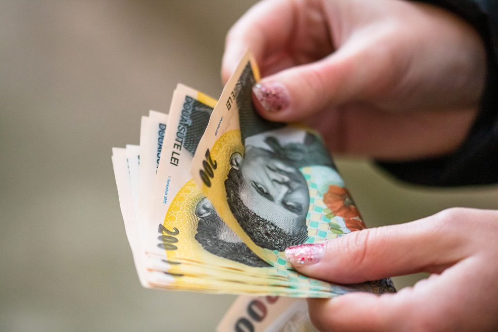 De ce salariile mari nu aduc fericire: Tinerii, nemulțumiți de statutul lor