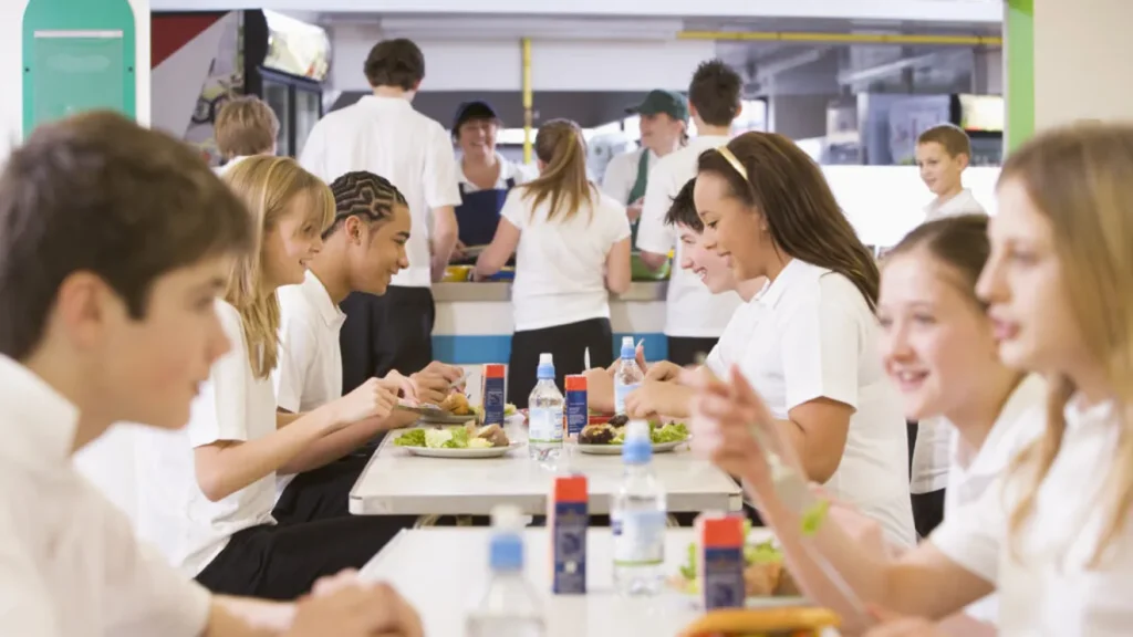 Britanicii, CRUNȚI cu copiii: Zahăr și prăjeli, scoase din școli pentru un viitor sănătos