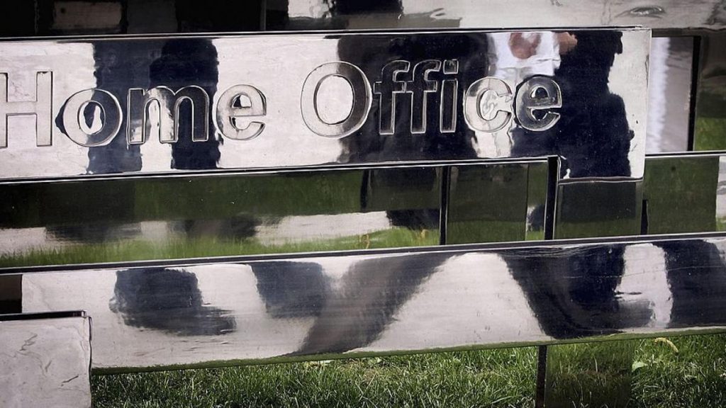 Marea Britanie, atac la rezidențe: 1,4 milioane de europeni, vizați după BREXIT