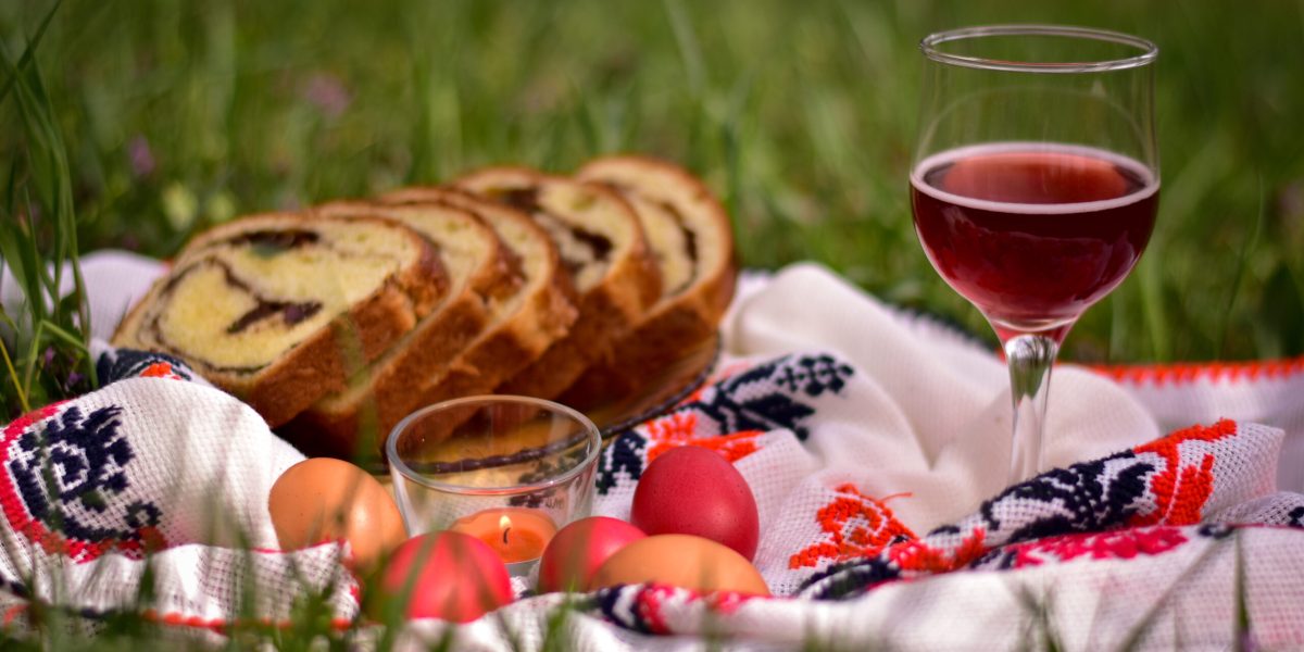 Cât scoate România din buzunar pentru masa de PAȘTE în 2026