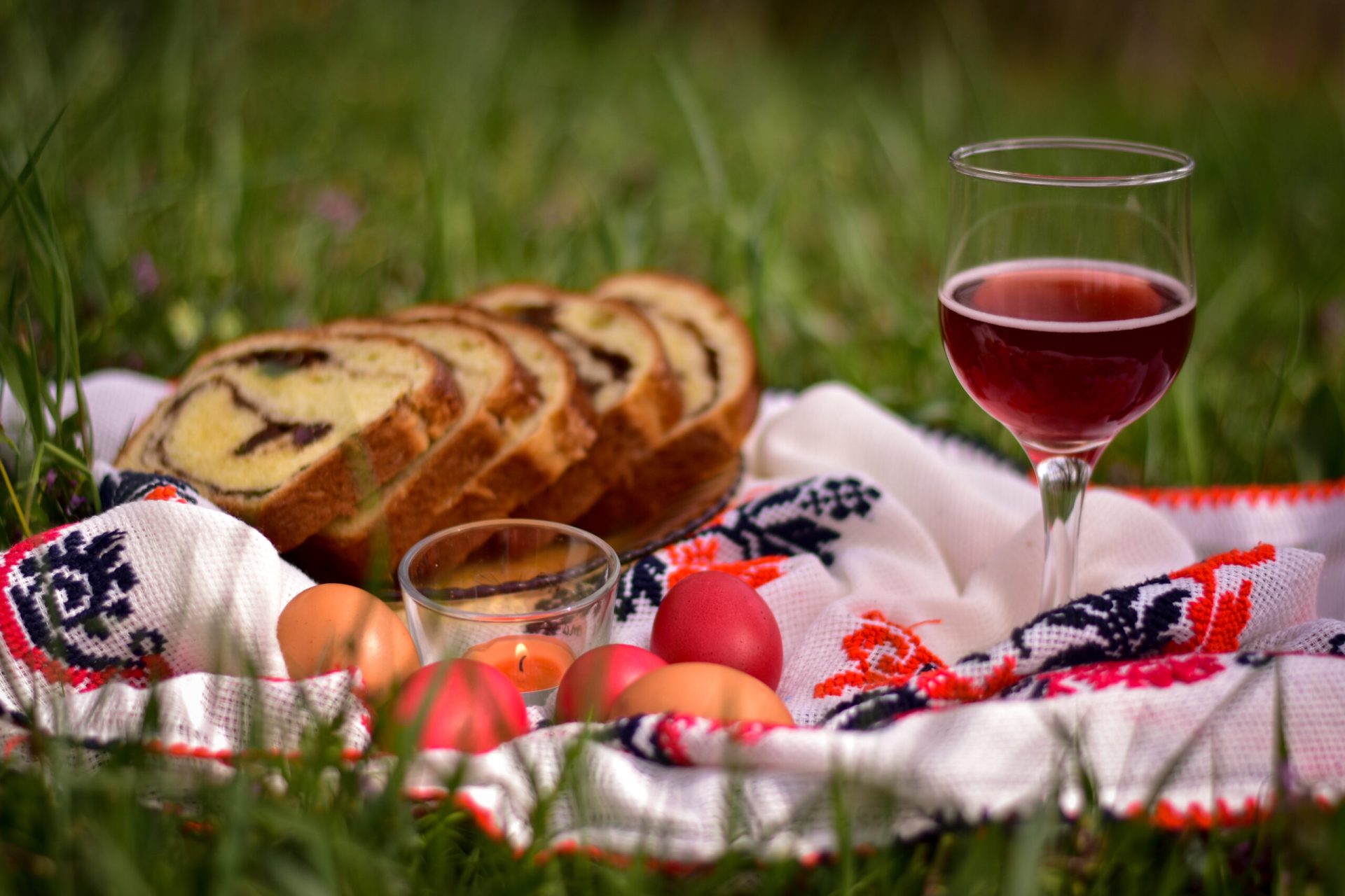 Cât scoate România din buzunar pentru masa de PAȘTE în 2026