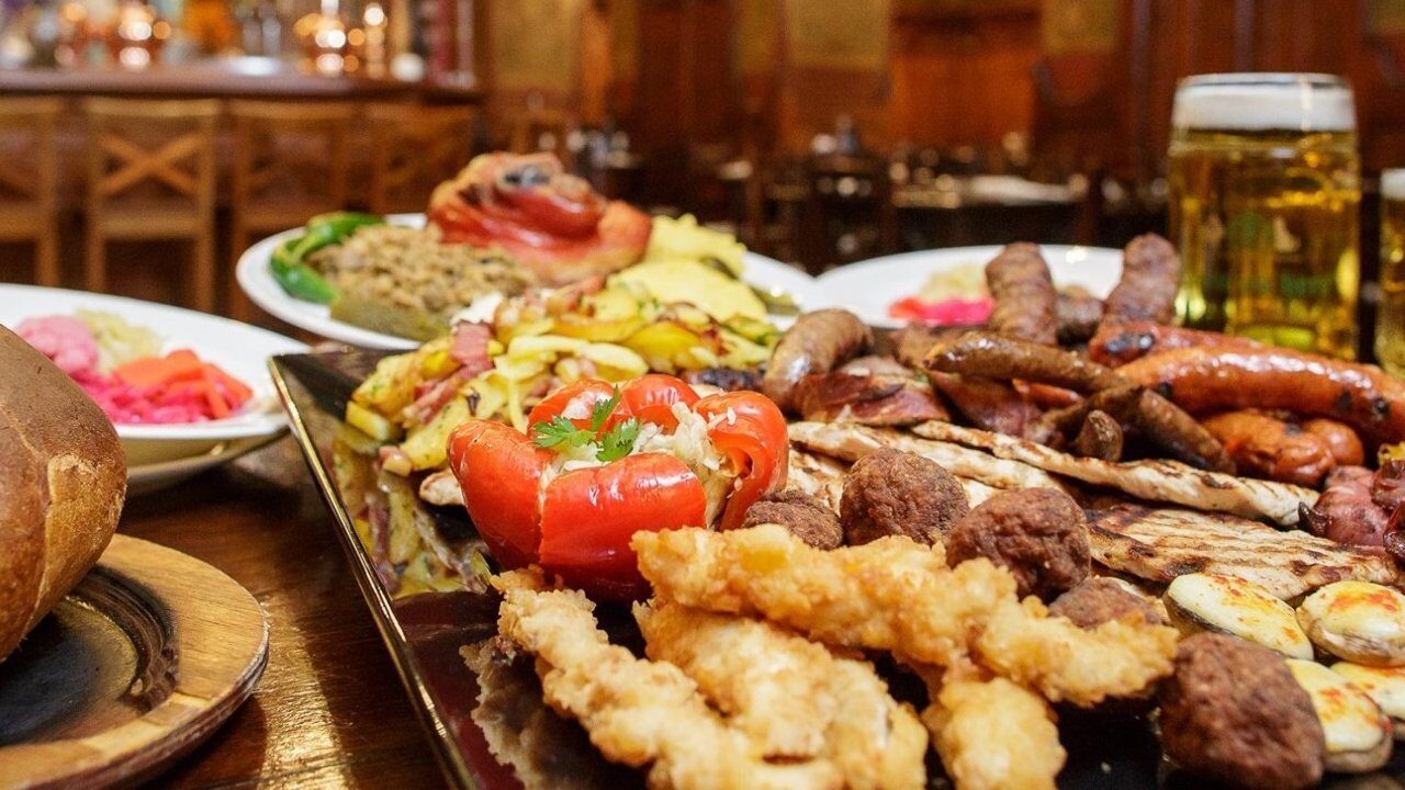 O româncă din Elveția a făcut senzație după ce a mers la un restaurant din România O româncă stabilită de mai mulți ani în Elveția a devenit subiect de discuție pe rețelele sociale după ce a împărtășit o experiență de neuitat din țara natală