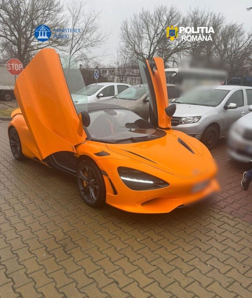 Percheziții și audieri într-un dosar de fraudă vamală și spălare de bani Potrivit IPGR, polițiștii au efectuat cinci percheziții în București și Ilfov și au dus la audierea a trei persoane într-un dosar complex care vizează folosirea de documente false la vamă și spălarea de bani