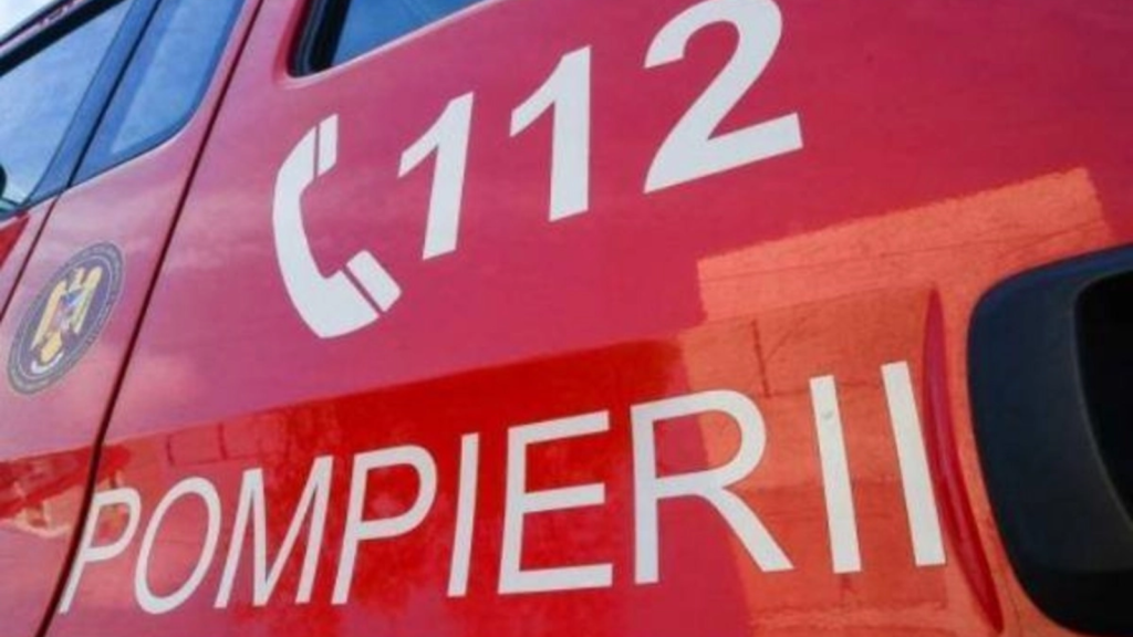 Incendiu violent în locuință: Jandarm și polițist, salvare spectaculoasă a unei femei