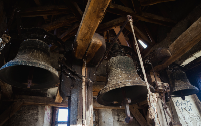 Clopotar lovit grav de clopot în Noaptea de Înviere