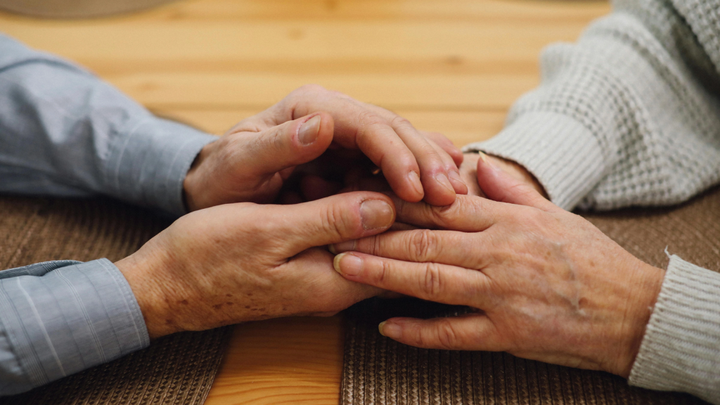 Când începe bătrânețea? Studiul pe 14.000 de oameni dezvăluie vârsta reală