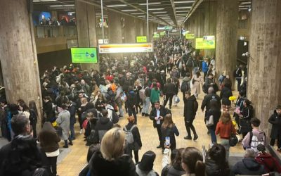Bucăți de tavan, prăbușire la metrou: Circulația oprită între stații