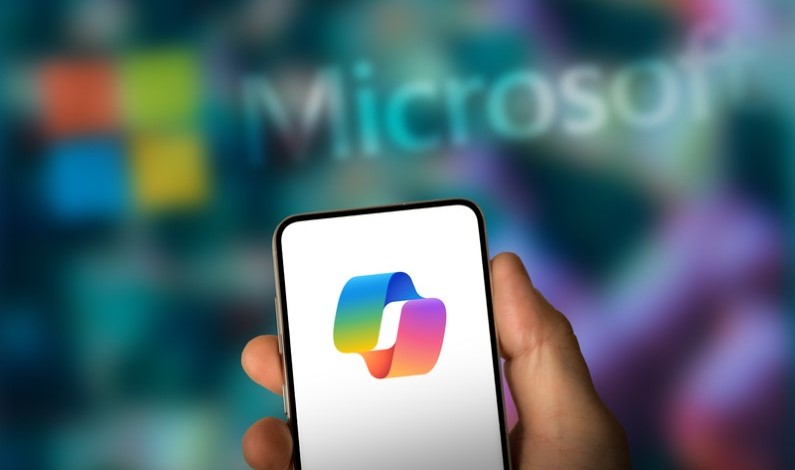 Microsoft recomandă folosirea AI-ului Copilot doar pentru divertisment, deși compania promovează produsul ca fiind destinat pentru productivitate, sănătate și alte aplicații serioase