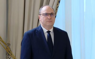 Educație: Ministrul promite posturi titularizare. Când încep concursurile pentru directori? (video)