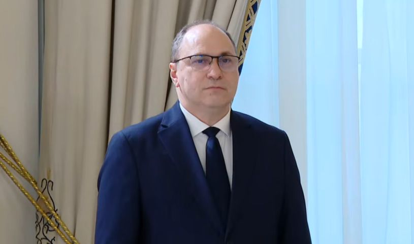 Educație: Ministrul promite posturi titularizare. Când încep concursurile pentru directori? (video)