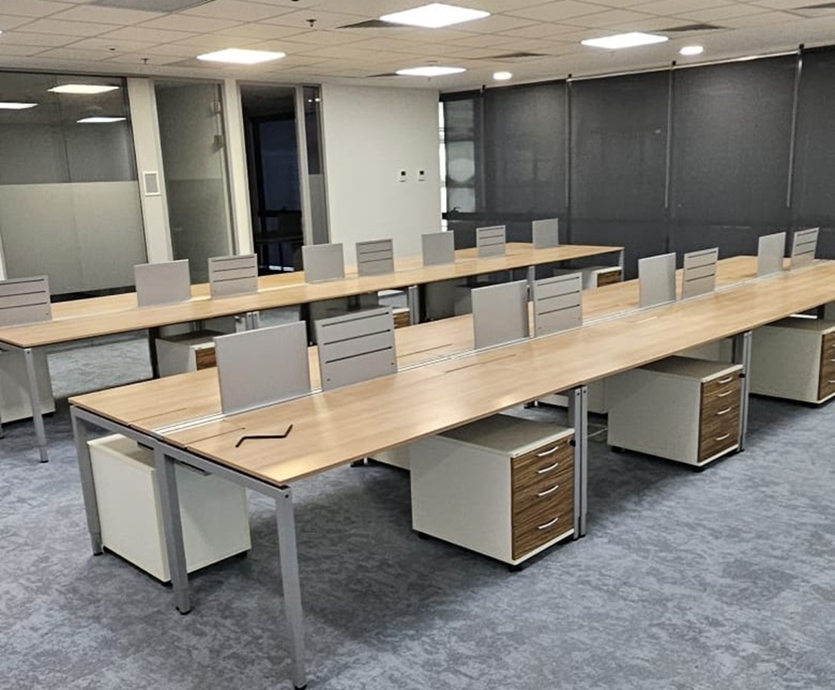 Piața de mobilier de birou din România, estimată la 400 de milioane de euro, se confruntă cu presiuni externe, în ciuda potențialului de creștere