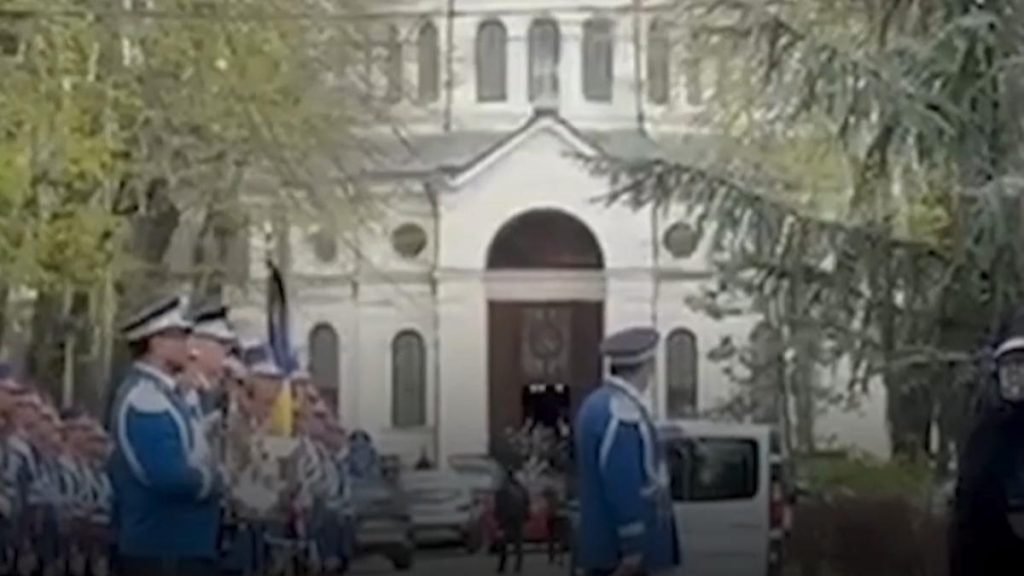 Mircea Lucescu, condus pe ultimul drum: Salve de tun la Cimitirul Bellu