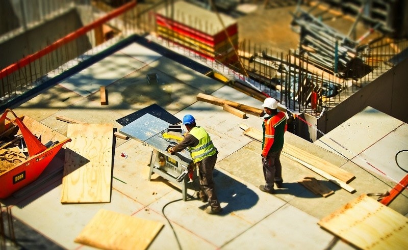 Scădere drastică în construcții: Firmele estimează un 2026 dificil, cu pierderi serioase