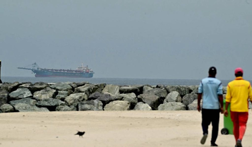 Iranul suspendă exporturile, SUA trimite trupe: Război în ziua 48