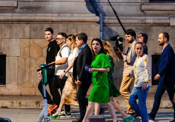 Investigația DIICOT privind distribuirea fotografiilor Elena Lasconi încă în derulare Ancheta DIICOT referitoare la distribuirea fotografiilor controversate de către Elena Lasconi în timpul alegerilor prezidențiale din 2025 nu a fost încă finalizată