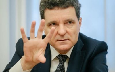 Nicușor vs. Crin: Cine a trucat pozele în campanie și cui i-a folosit?