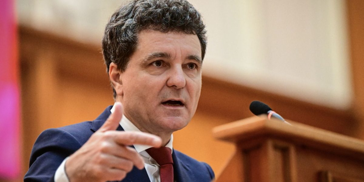 Nicușor Dan lovește la CCR: Contestă dur legea companiilor publice