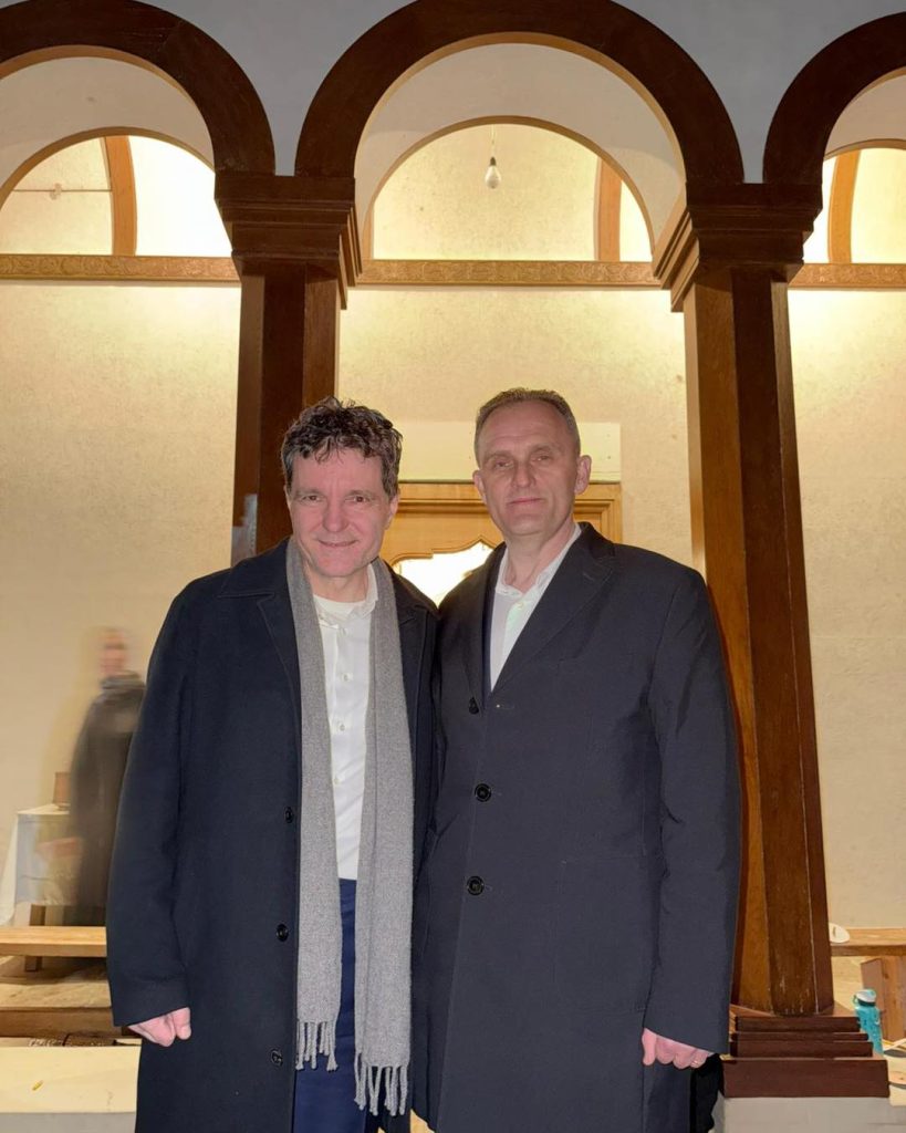 Nicușor Dan, cu șeful PSD Prahova la mănăstire, în Vinerea Mare