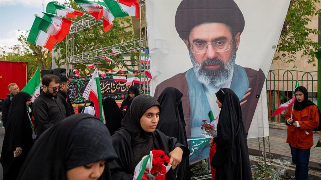 Noi detalii despre Mojtaba KHAMENEI: Cum a fost descris la TV