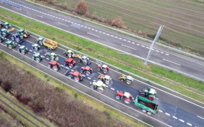 Blocaj în Irlanda: Fermierii paralizează țara, benzinăriile fără combustibil