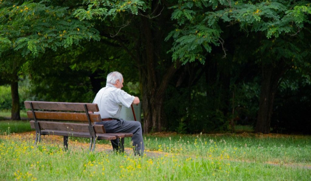 De ce Crăciunul adâncește singurătatea: Adevărul crunt din România și Europa