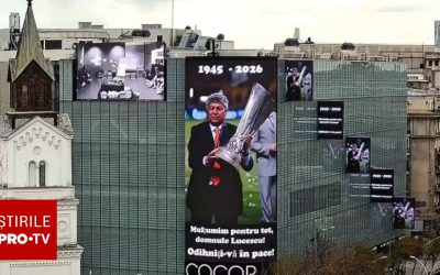 Imaginile cu legendarul antrenor MIRCEA Lucescu, care a încetat din viață marți, sunt proiectate pe ecranele magazinului Cocor din centrul municipiului București
