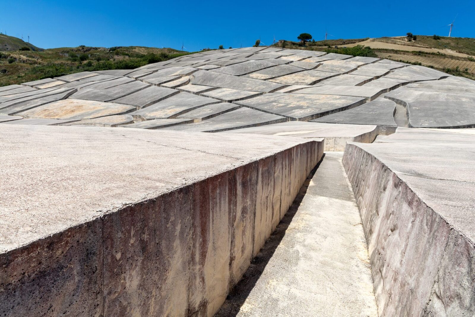 Un oraș din beton, „Pompeii modern”: Artă contemporană sau dezastru urban?