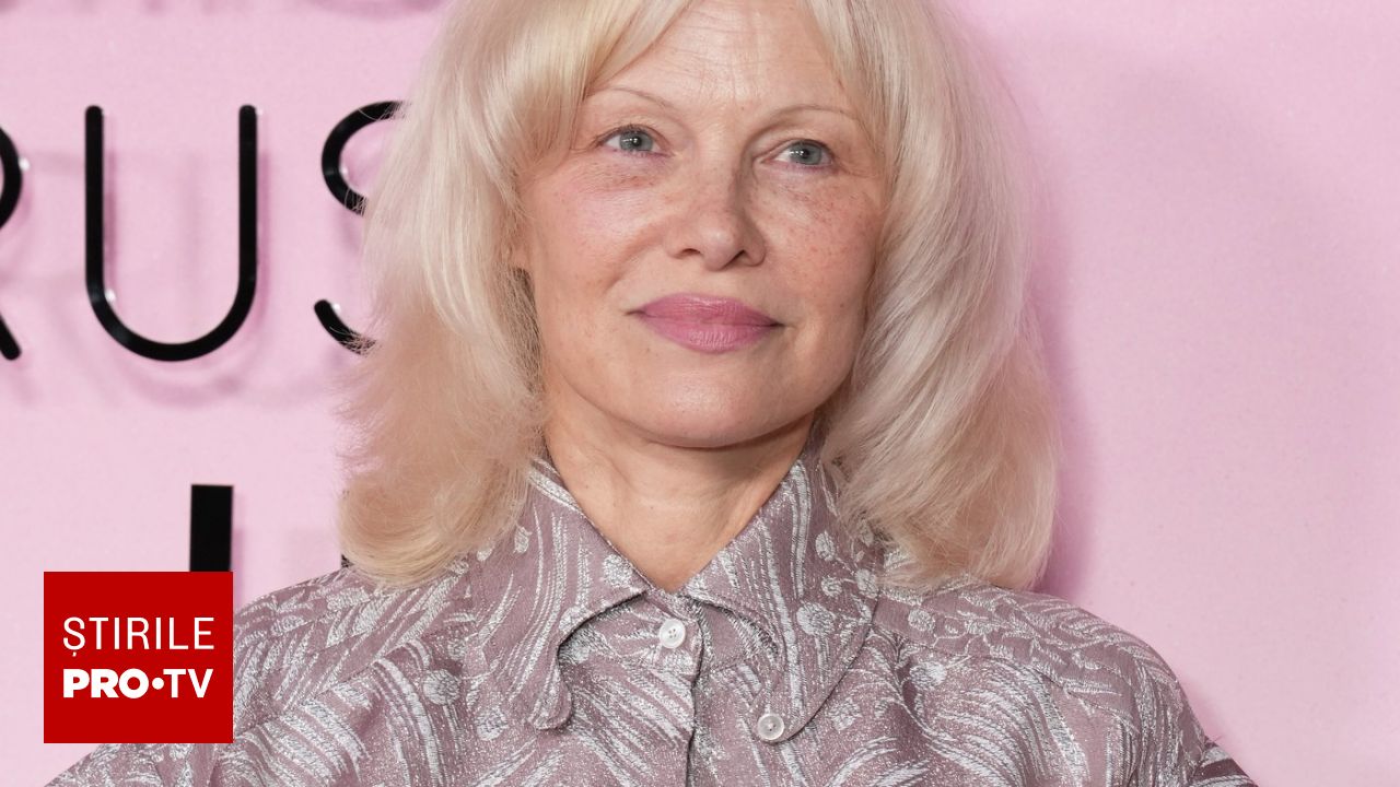 PAMELA ANDERSON, ATRACTIVĂ ȘI ELEGANTA LA UN EVENIMENT MODA PAMELA ANDERSON a capturat atenția tuturor la recenta gală Fashion Trust US Awards, desfășurată la Los Angeles pe 7 aprilie