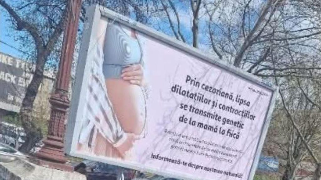 Panouri cu informații false despre cezariană în București, denunțate de USR