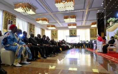 Papa Francisc, atacat de Donald Trump, condamnă corupția în Camerun