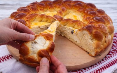 Rețeta bunicii de paște: pasca cu brânză și stafide, gustul copilăriei