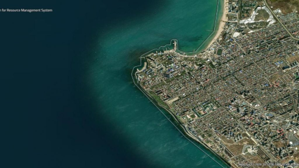 Pată de petrol pe litoralul rusesc: Putin promite plajă curată turiștilor