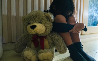 Cum ajung adulți copiii neglijați emoțional? Studii Șocante