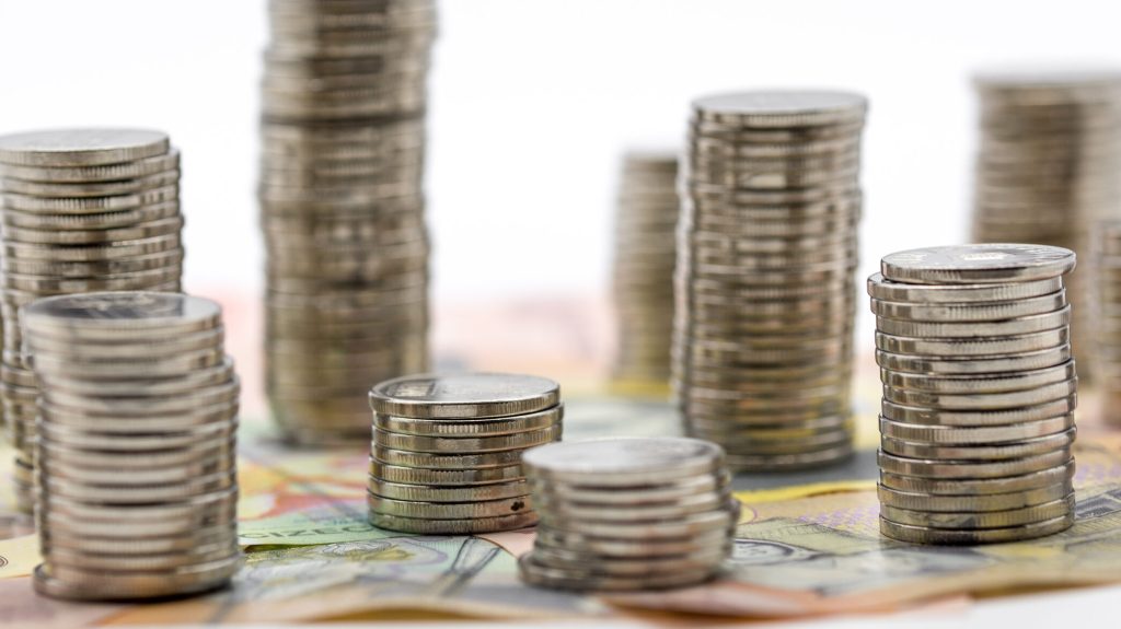 Pensii MĂRITE din 2026: Cât primesc românii și unde se aplică