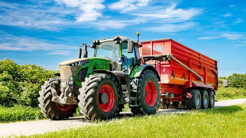 Un bărbat de 75 de ani din Austria a murit după ce tractorul pe care-l conducea s-a răsturnat pe o pajiște abruptă