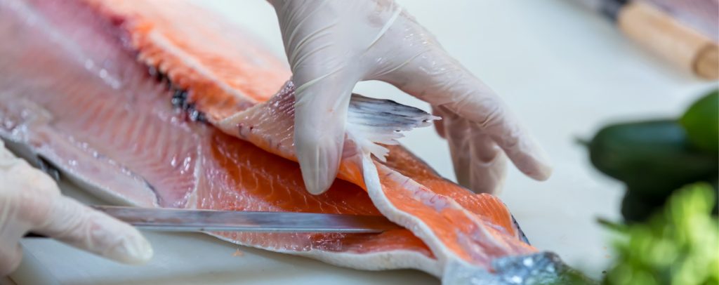 Pericol de Paște, peștele toxic cu peste 70 de paraziți pe tavă