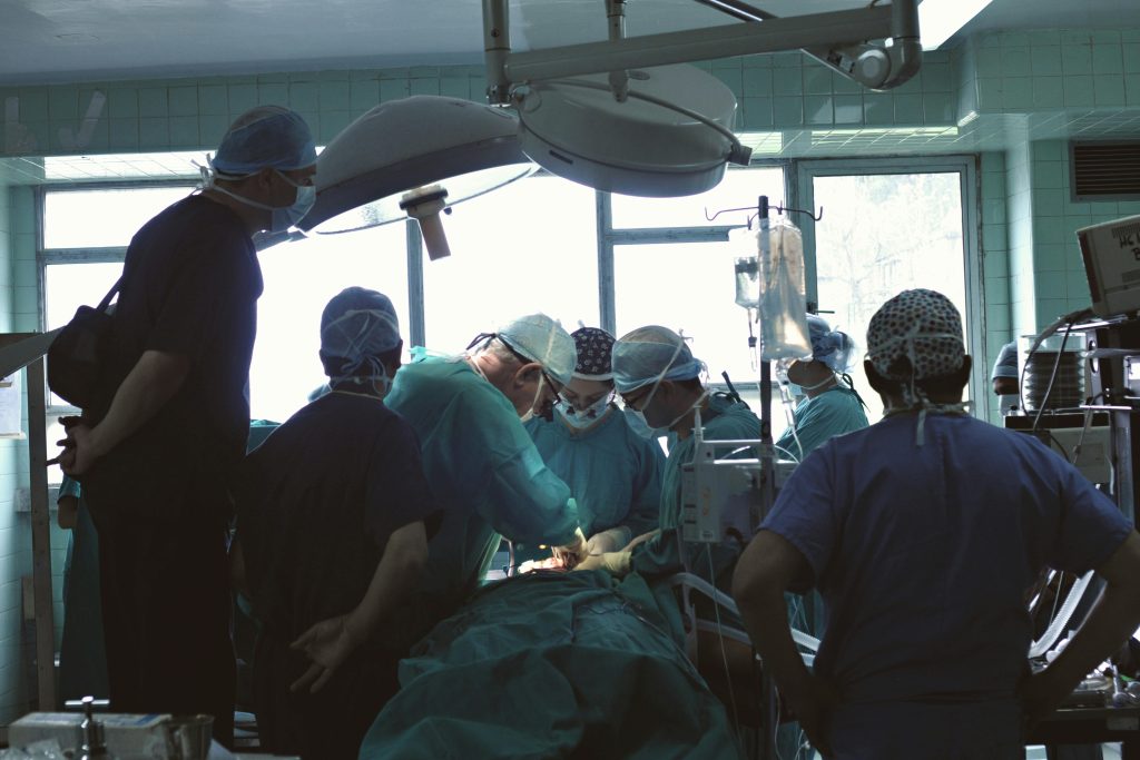 Pacienți evacuați din Ucraina: UE coordonează o amplă operațiune medicală