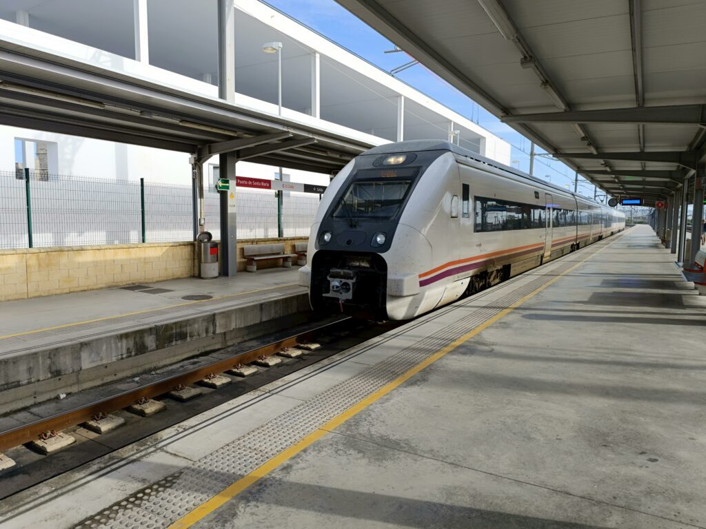 Tineri europeni, pregătiți-vă de aventură! Comisia Europeană oferă, pentru o nouă ediție a programului DiscoverEU, 40.000 de bilete de tren gratuite pentru călătorii prin Europa